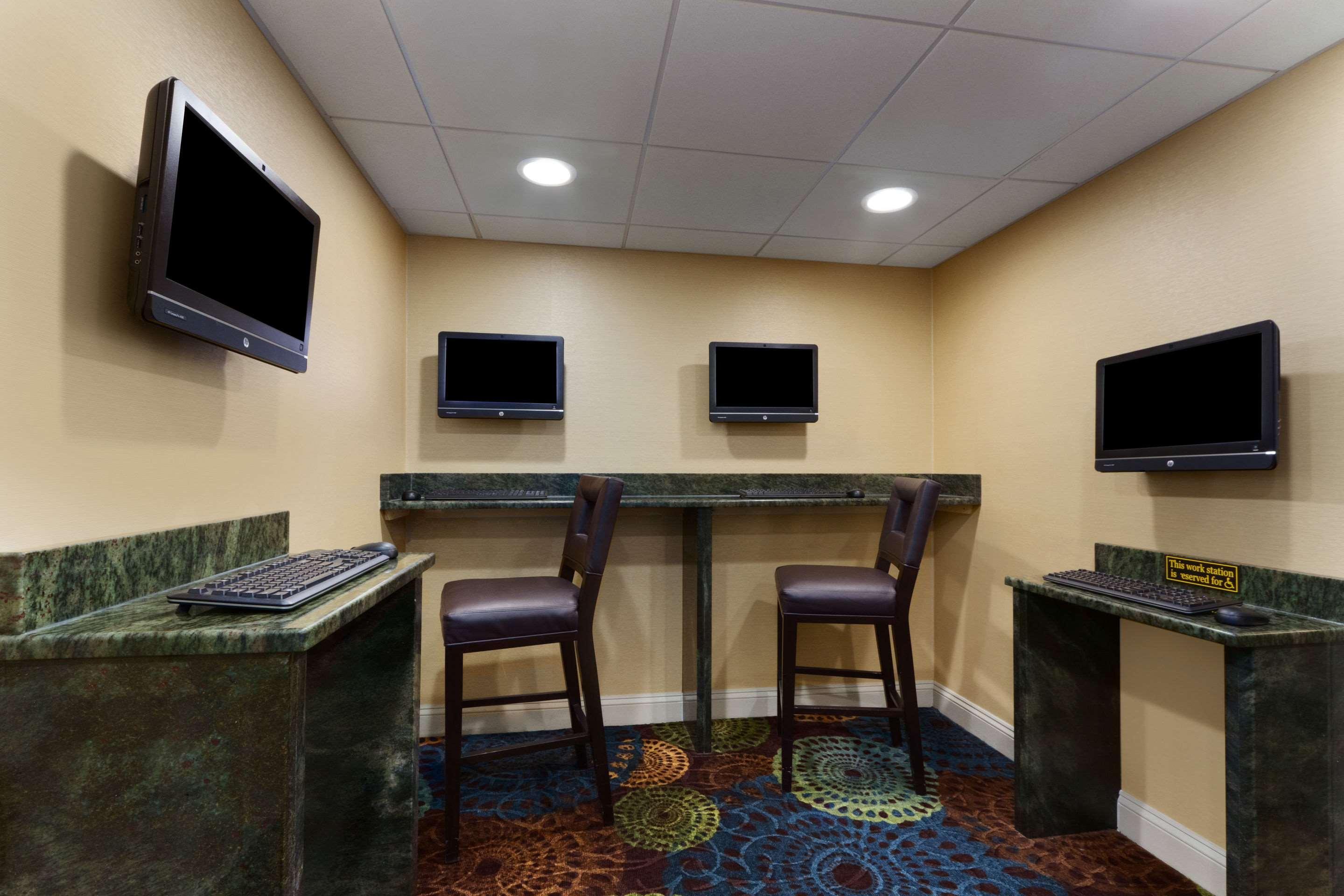 Comfort Inn & Suites Glen Mills - West Chester Buitenkant foto