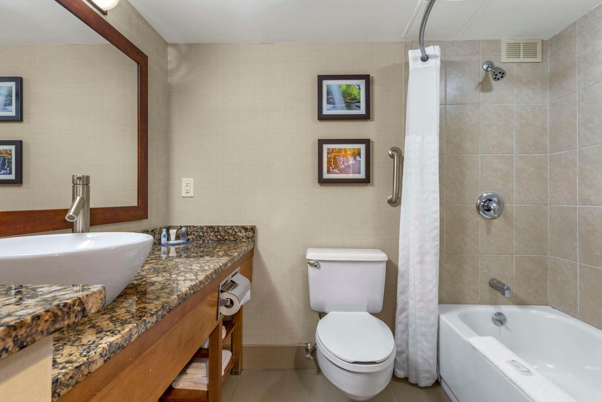 Comfort Inn & Suites Glen Mills - West Chester Buitenkant foto