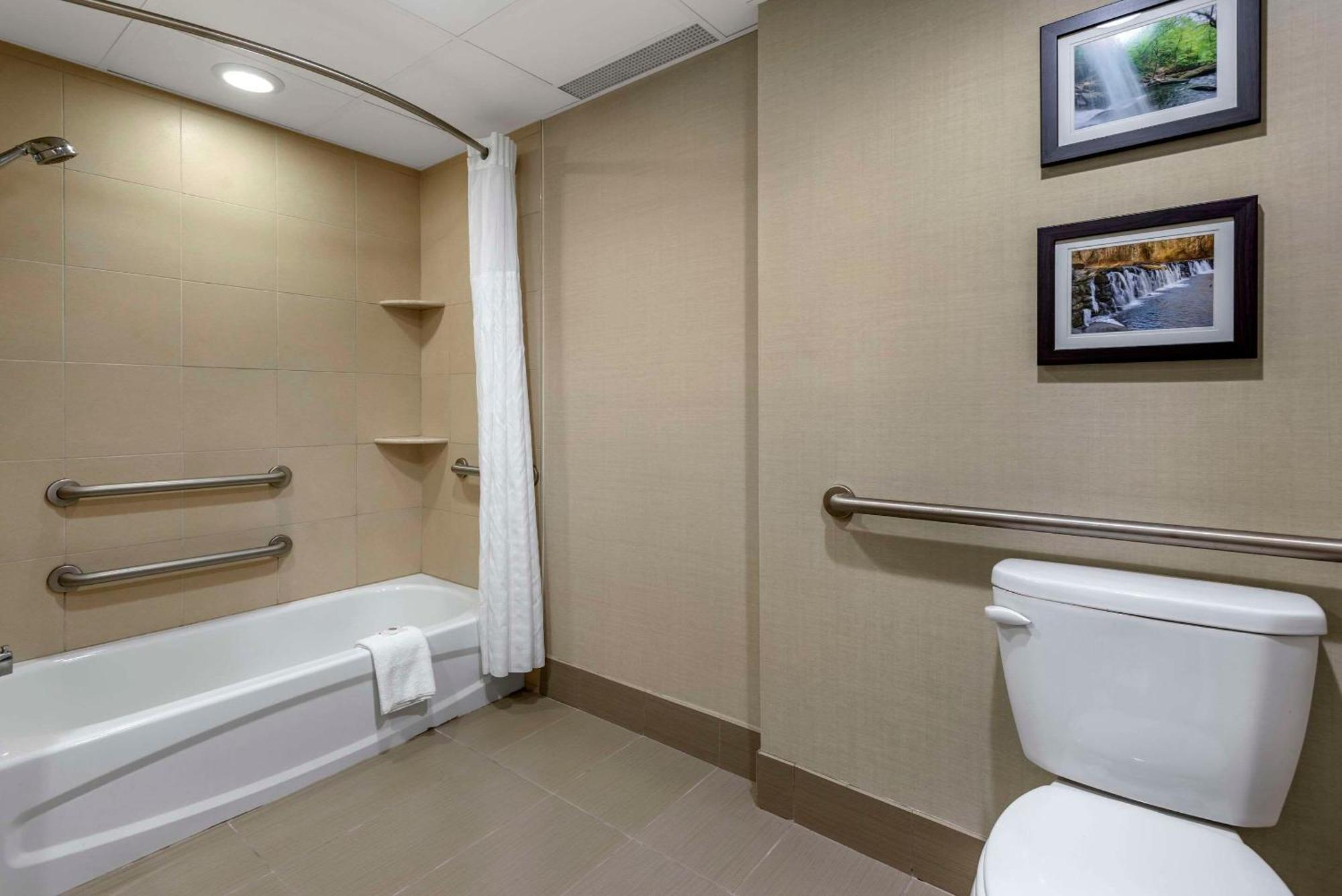 Comfort Inn & Suites Glen Mills - West Chester Buitenkant foto