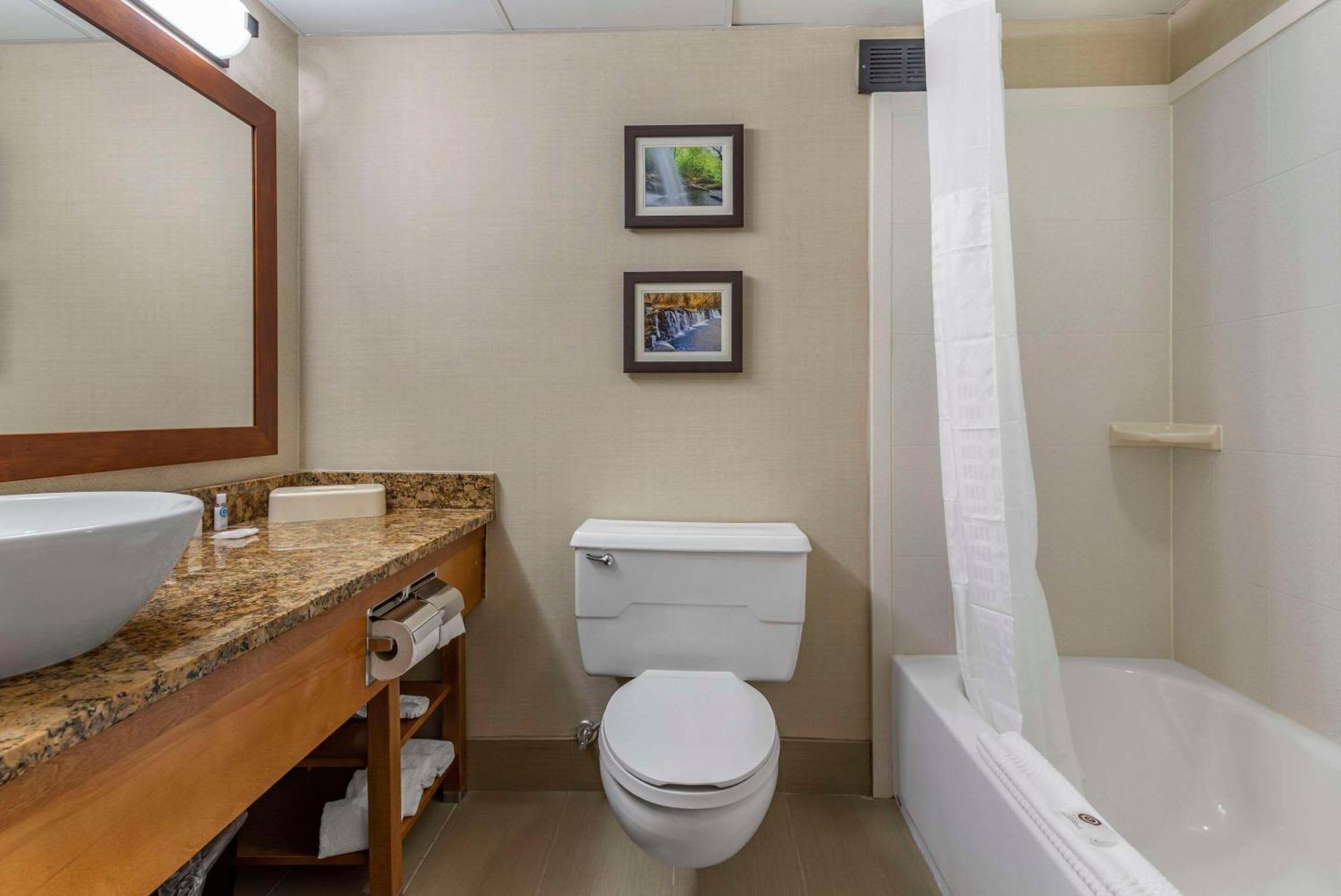 Comfort Inn & Suites Glen Mills - West Chester Buitenkant foto